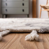 Safavieh Casablanca 4'-0" x 6'-0" Rug in Ivory / Grey