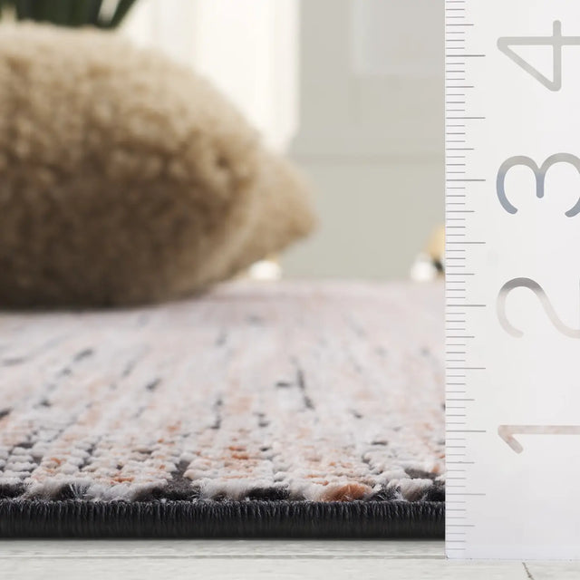 Safavieh Mila 4'-0" x 6'-0" Rug in Beige / Black