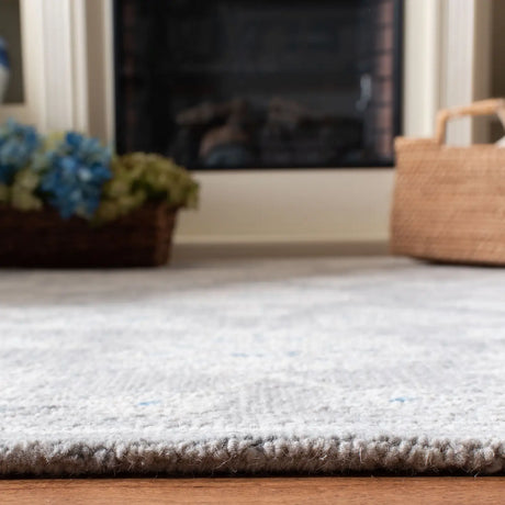 Safavieh Micro-Loop 5'-0" x 8'-0" Rug in Grey / Ivory