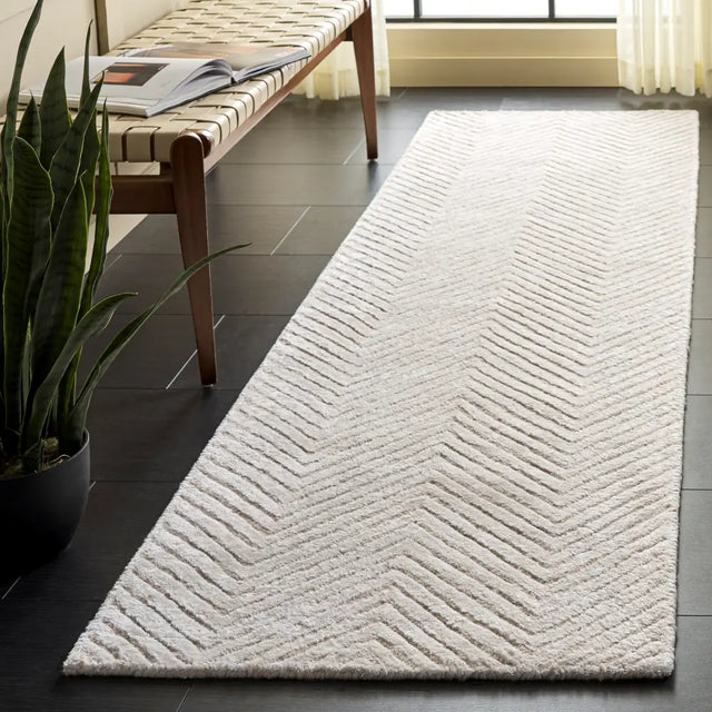 Safavieh Glamour 2'-3" x 8'-0" Rug in Ivory
