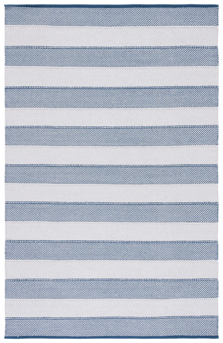 Safavieh Striped Kilim 4'-0" x 6'-0" Rug in Grey / Blue