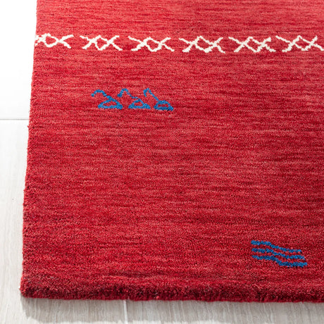 Safavieh Himalaya 4'-0" x 6'-0" Rug in Red