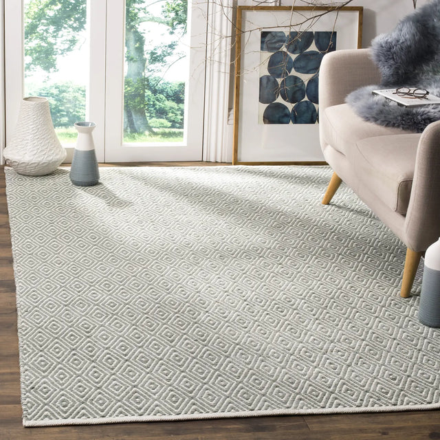 Safavieh Boston 4'-0" x 6'-0" Rug in Grey