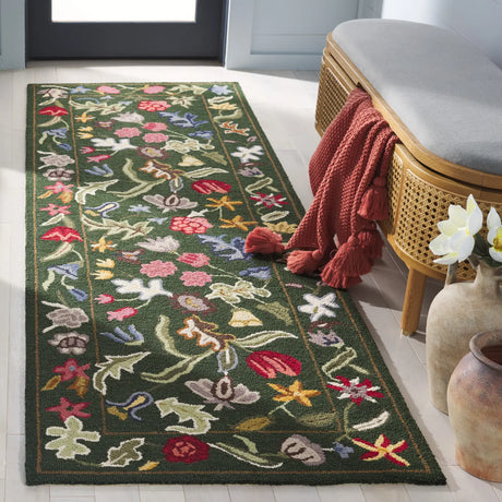 Safavieh Chelsea 2'-6" x 8'-0" Rug in Green / Pink