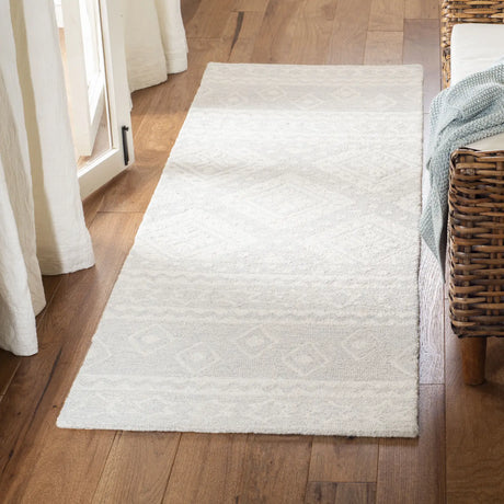 Safavieh Micro-Loop 2'-3" x 7'-0" Rug in Grey / Ivory