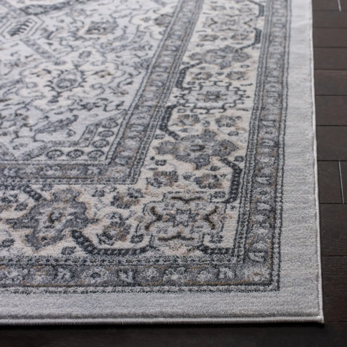 Safavieh Isabella 4'-0" x 6'-0" Rug in Light Grey / Cream