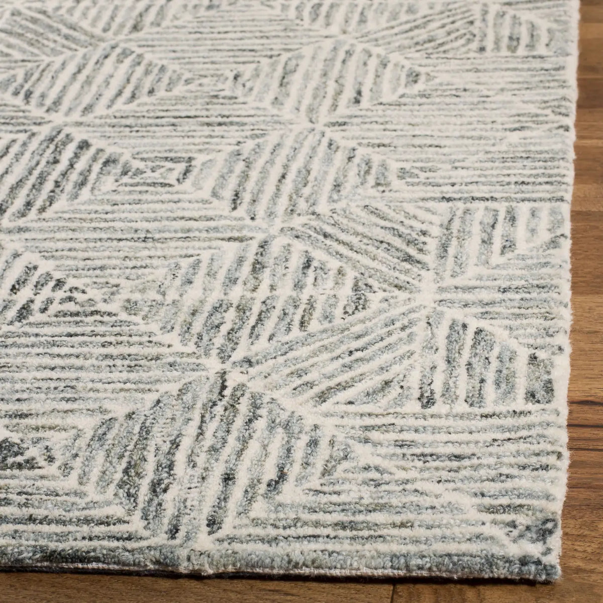 Safavieh Abstract 5'-0" x 8'-0" Rug in Green / Ivory