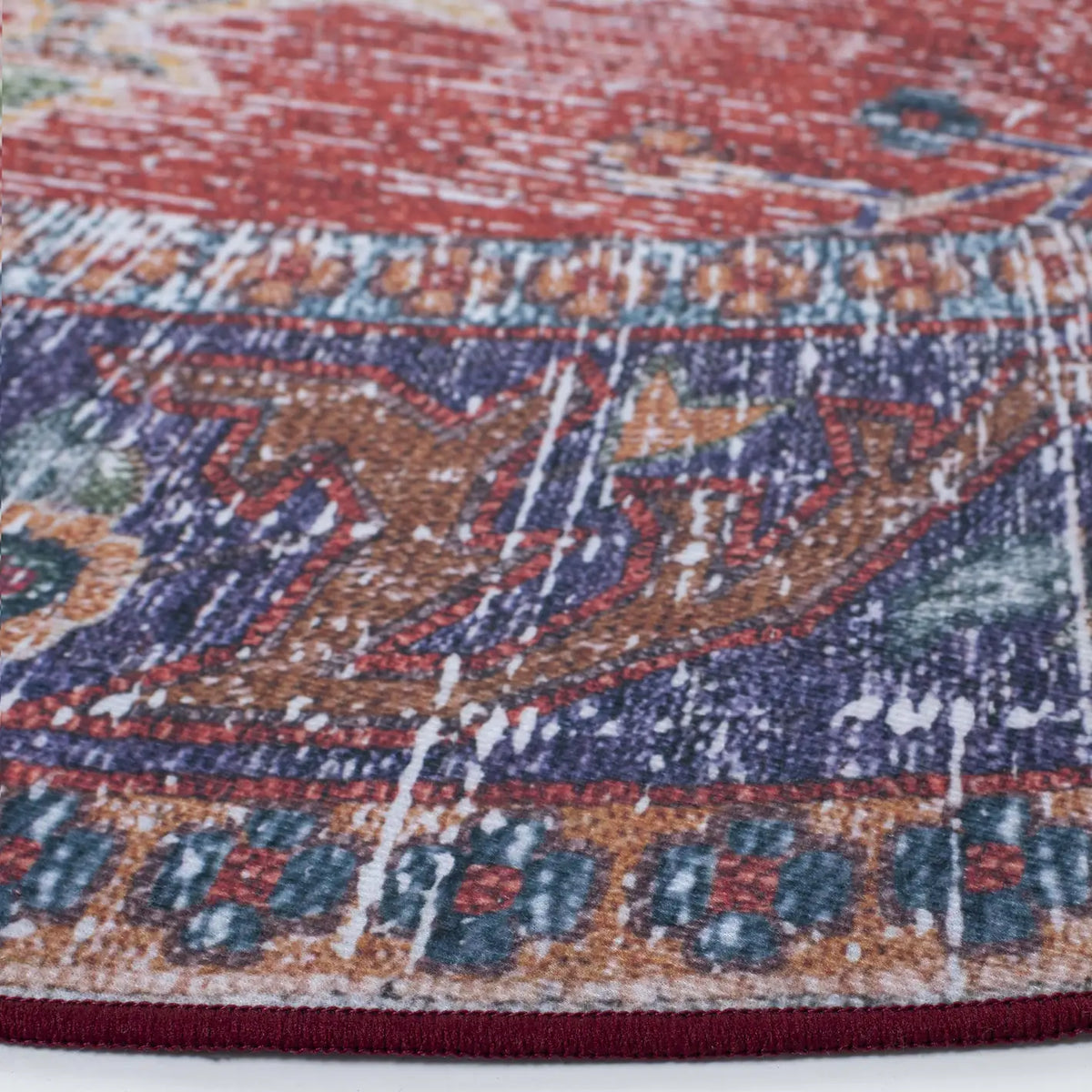 Safavieh Tucson 6'-0" x 6'-0" Rug in Red / Navy