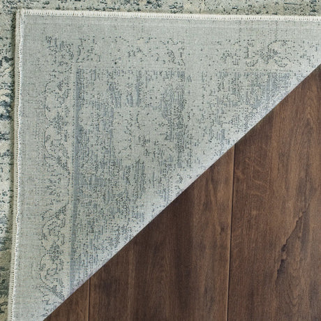 Safavieh Vintage 4'-0" x 5'-7" Rug in Light Blue