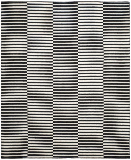 Safavieh Montauk 10'-0" x 14'-0" Rug in Ivory / Black