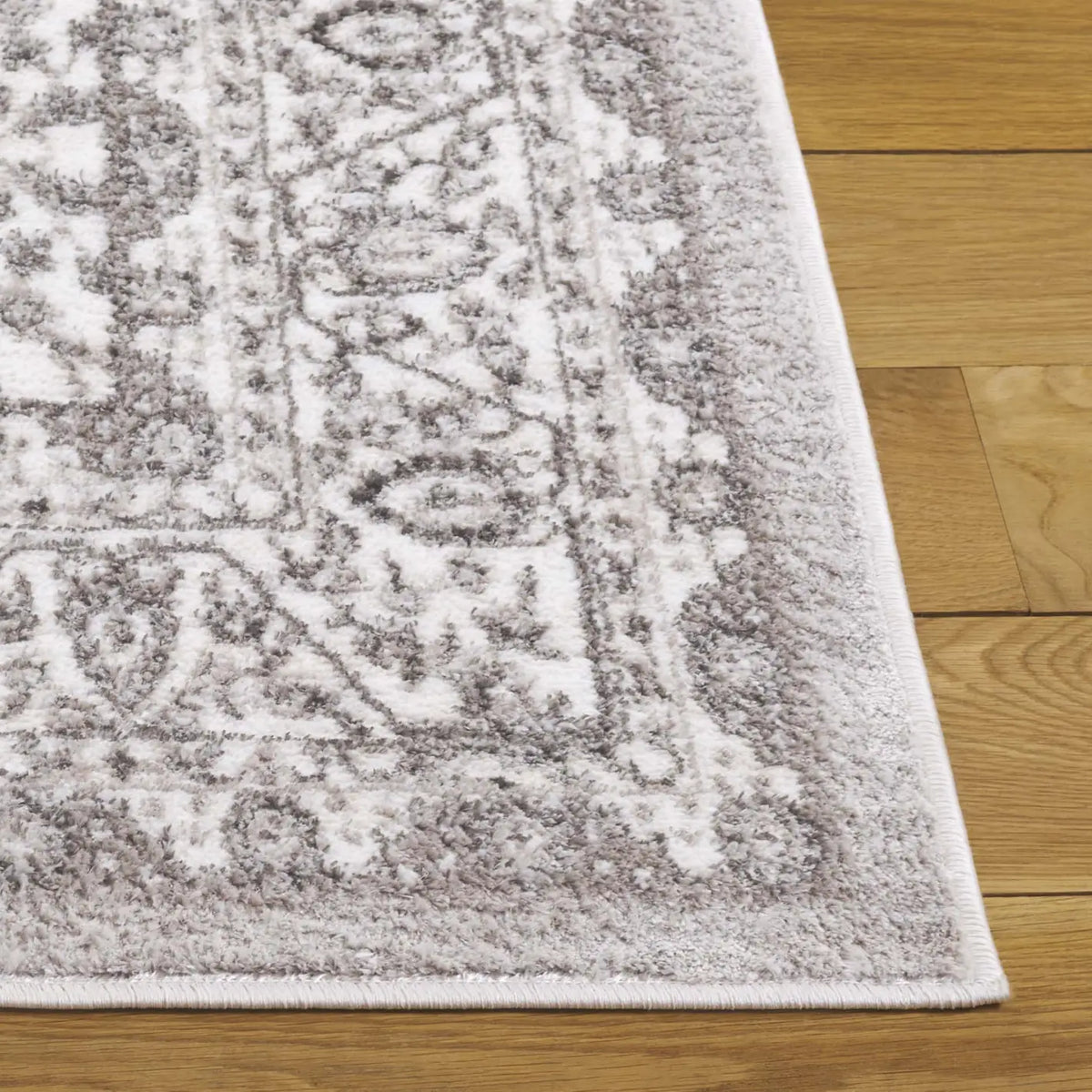 Safavieh Orchard 4'-0" x 6'-0" Rug in Ivory / Silver