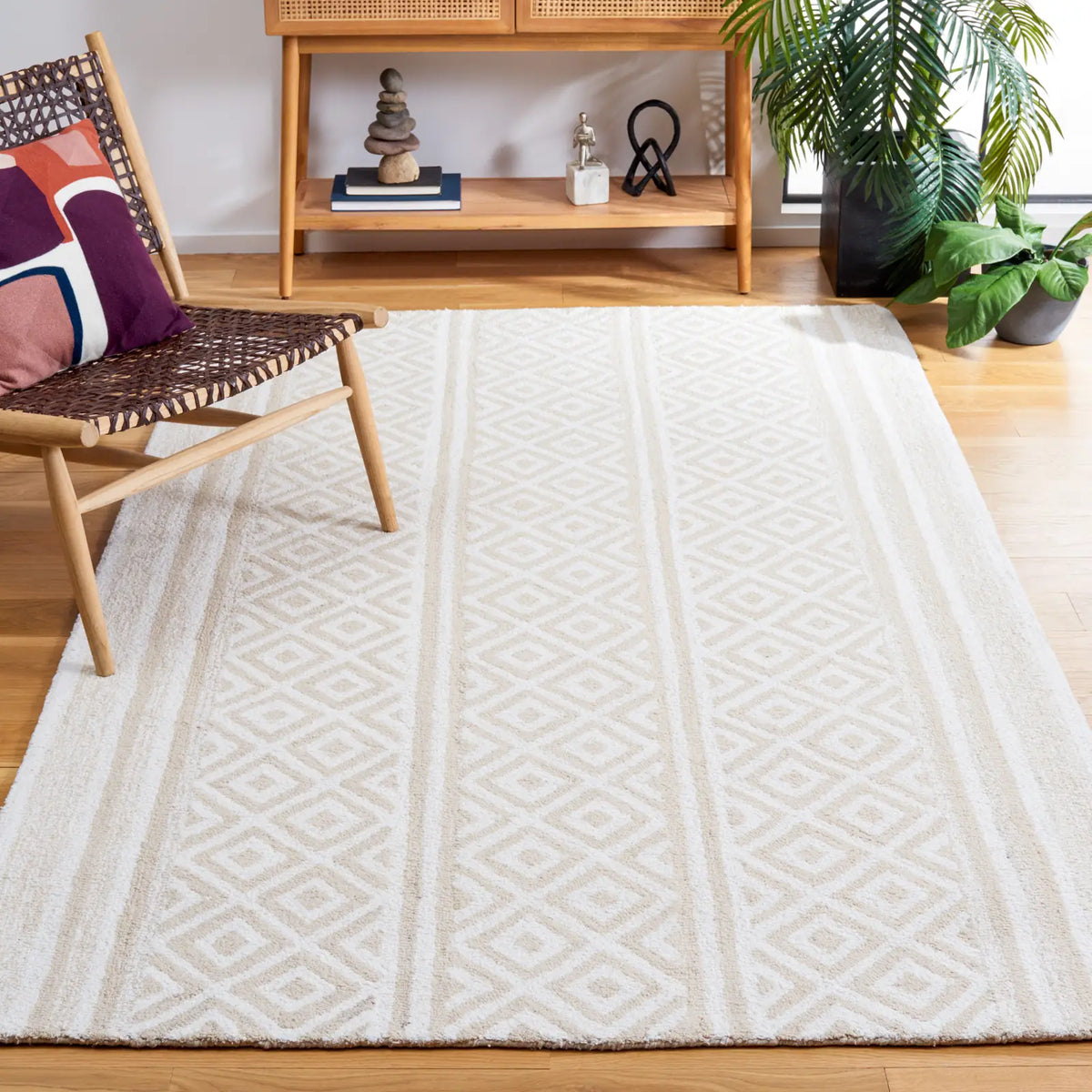 Safavieh Capri 4'-0" x 6'-0" Rug in Ivory / Beige