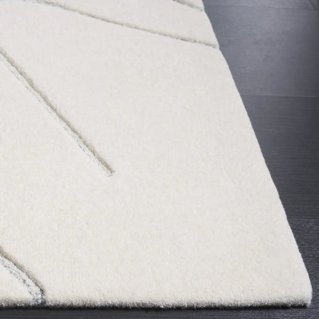 Safavieh Mykonos 4'-0" x 6'-0" Rug in Ivory / Silver