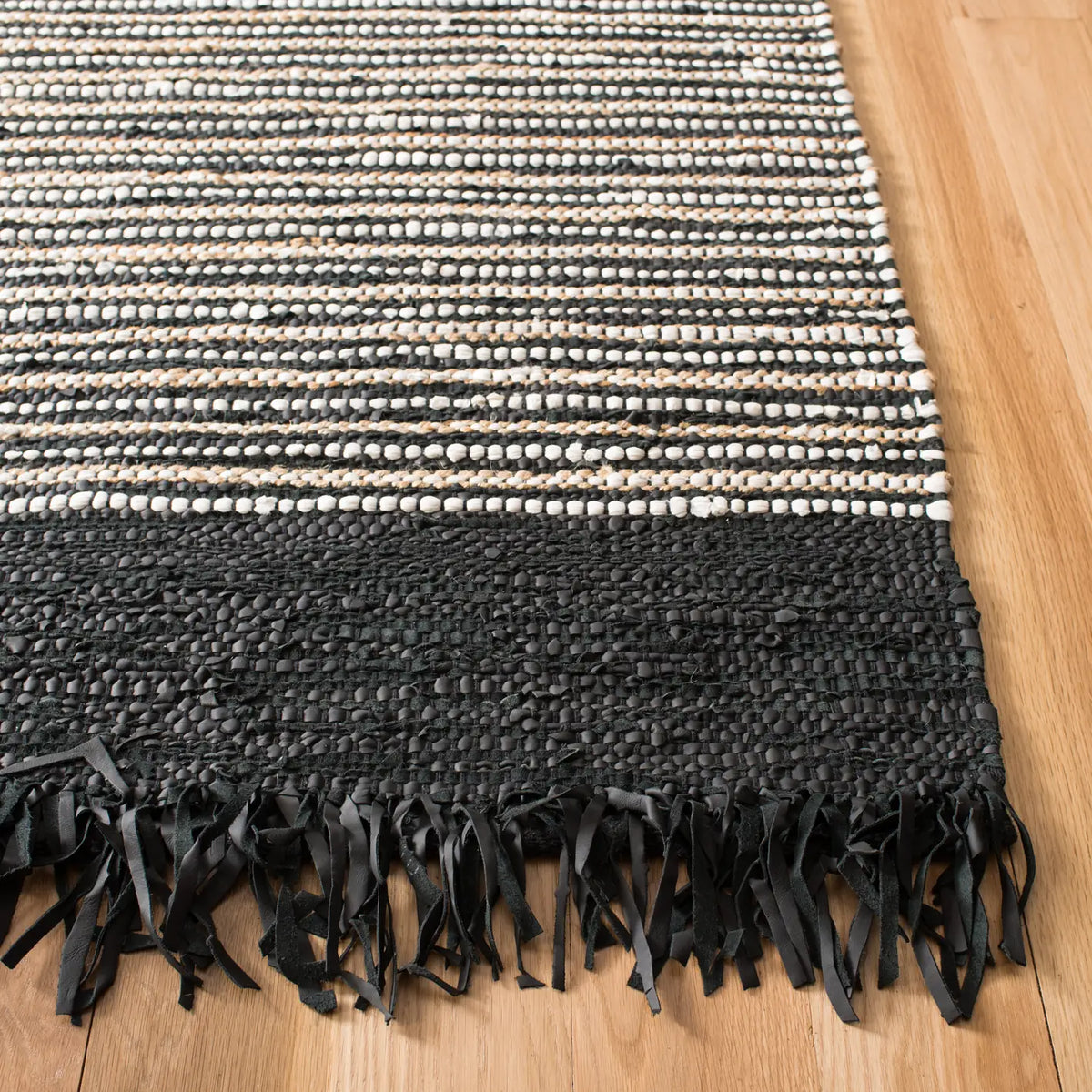 Safavieh Vintage Leather 6'-0" x 9'-0" Rug in Black / Multi