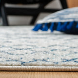 Safavieh Madison 700 4'-0" x 6'-0" Rug in Ivory / Navy