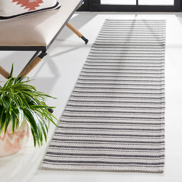Safavieh Martha Stewart 2'-0" x 8'-0" Rug in Charcoal / Grey
