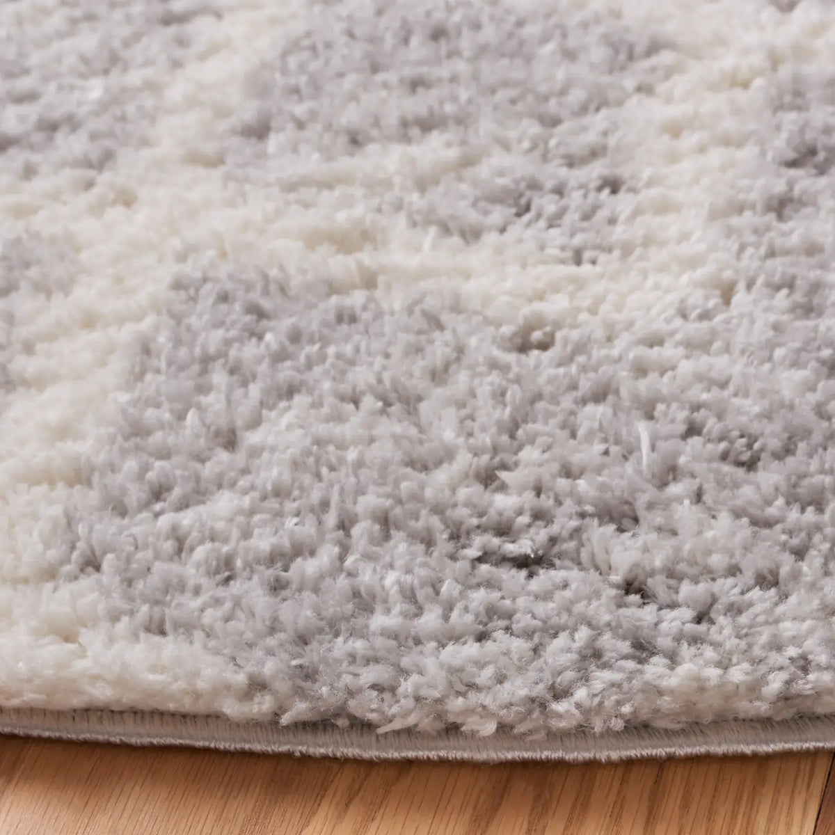Safavieh Berber Shag 5'-5" x 5'-5" Rug in Ivory / Grey