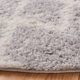 Safavieh Berber Shag 5'-5" x 5'-5" Rug in Ivory / Grey