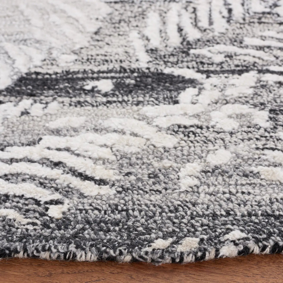 Safavieh Glamour 6'-0" x 6'-0" Rug in Black / Ivory