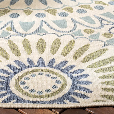 Safavieh Veranda 5'-3" x 5'-3" Rug in Cream / Green