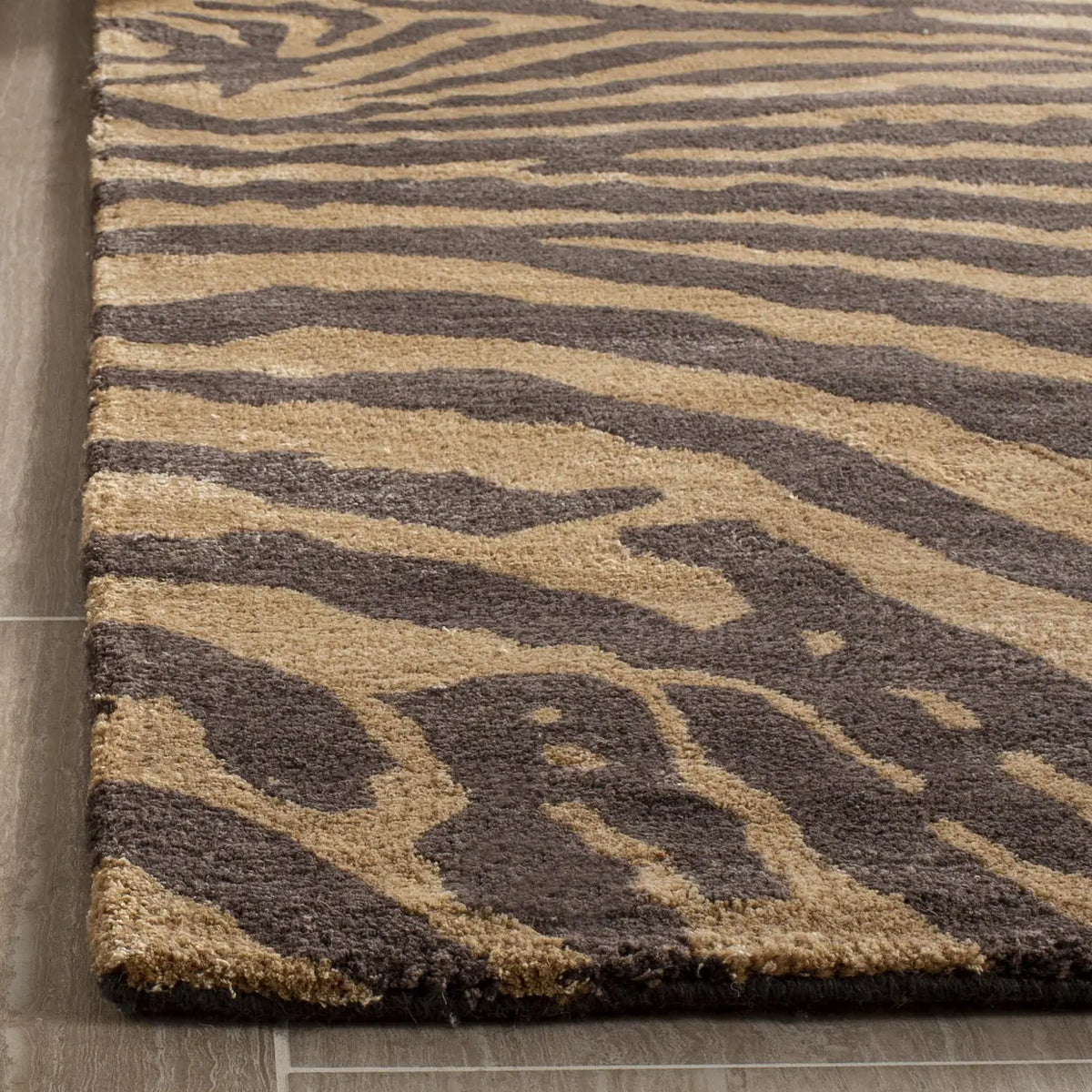 Safavieh Soho 3'-6" x 5'-6" Rug in Brown / Gold