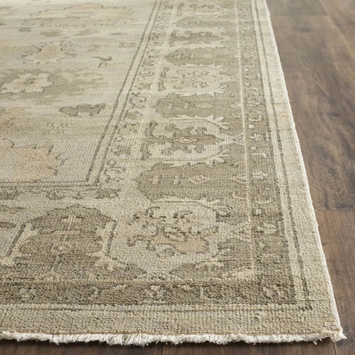 Safavieh Oushak 8'-0" x 10'-0" Rug in Silver / Grey