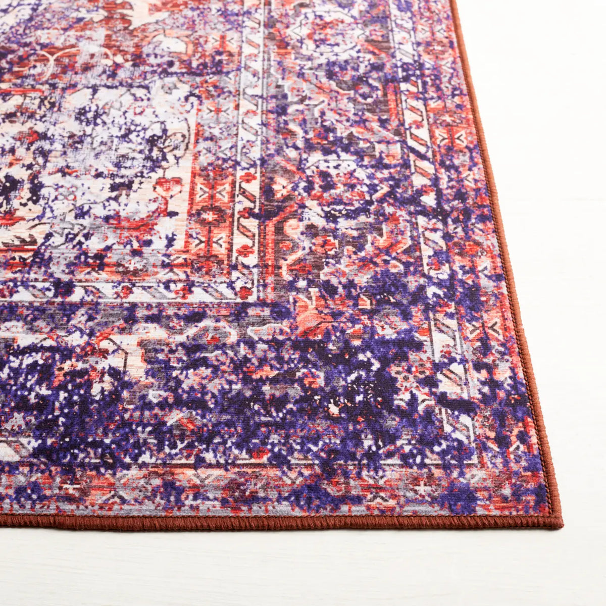 Safavieh Tucson 4'-0" x 6'-0" Rug in Beige / Red