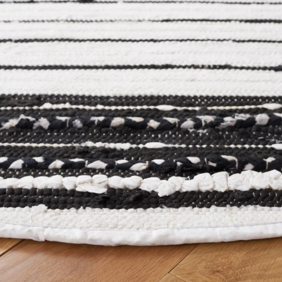 Safavieh Striped Kilim 6'-0" x 6'-0" Rug in Black / Ivory