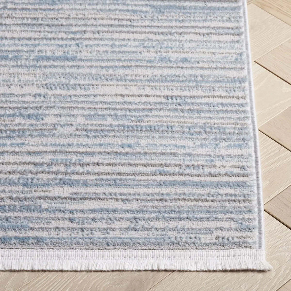 Safavieh Mila 4'-0" x 6'-0" Rug in Light Blue / Grey