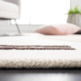 Safavieh Rodeo Drive 4'-0" x 6'-0" Rug in Ivory / Blush