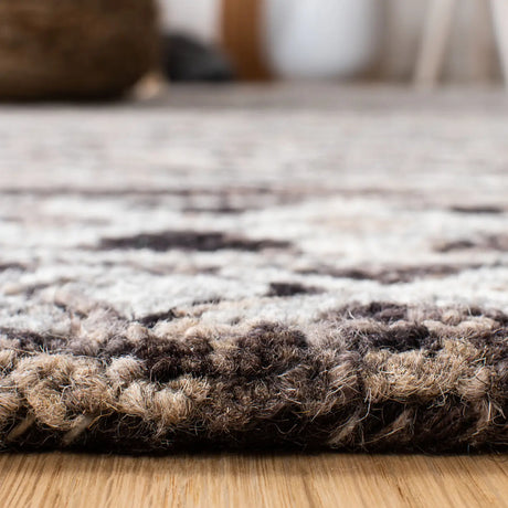 Safavieh Abstract 4'-0" x 6'-0" Rug in Grey / Brown