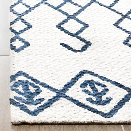 Safavieh Cedar Brook 4'-0" x 6'-0" Rug in Ivory / Navy
