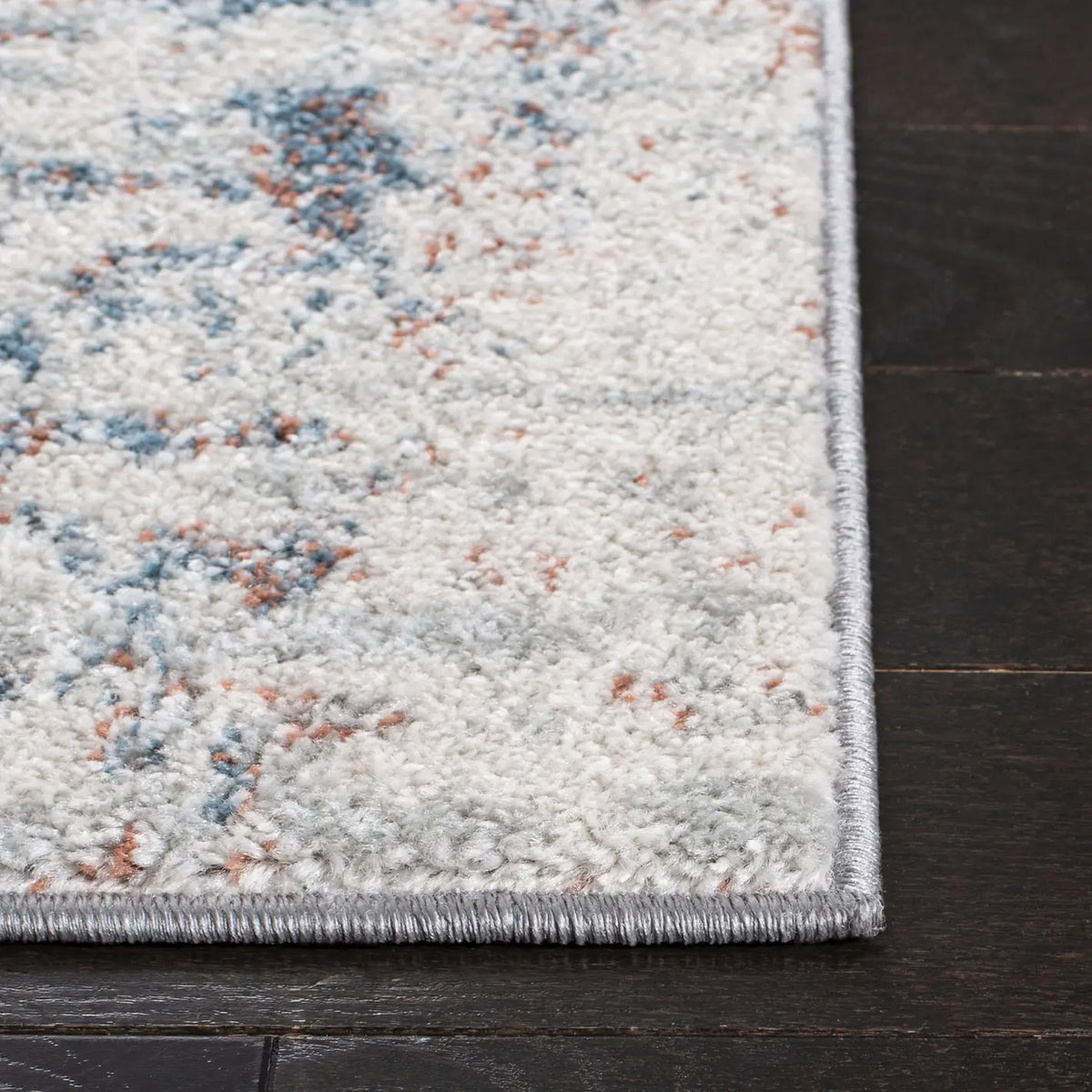 Safavieh Tulum 4'-0" x 6'-0" Rug in Ivory / Dark Blue