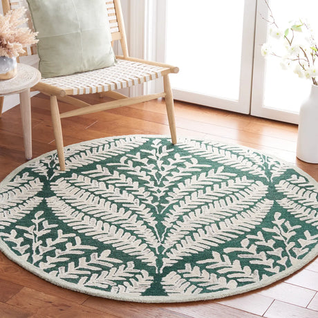 Safavieh Capri 5'-0" x 5'-0" Rug in Dark Green / Ivory