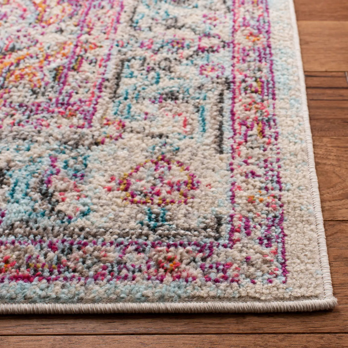 Safavieh Madison 200 4'-0" x 6'-0" Rug in Beige / Fuchsia