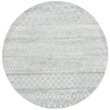 Safavieh Madison 700 5'-3" x 5'-3" Rug in Silver / Ivory