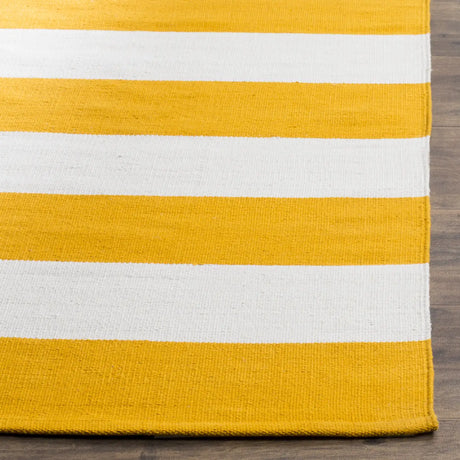 Safavieh Montauk 4'-0" x 6'-0" Rug in Yellow / Ivory