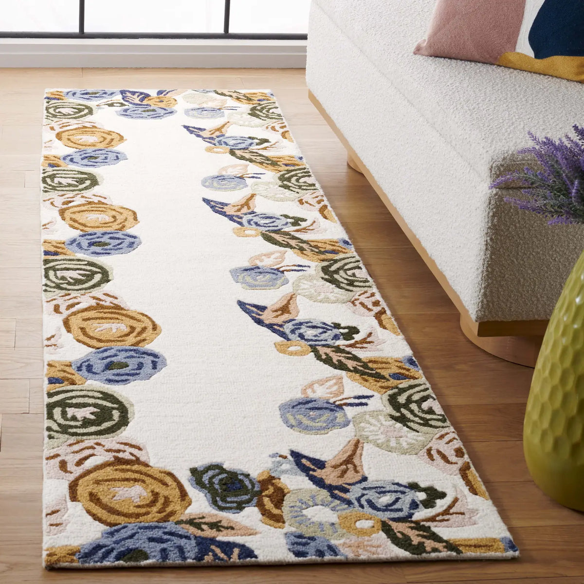 Safavieh Chelsea 2'-3" x 8'-0" Rug in Ivory / Blue