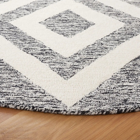 Safavieh Metro 6'-0" x 6'-0" Rug in Ivory / Black