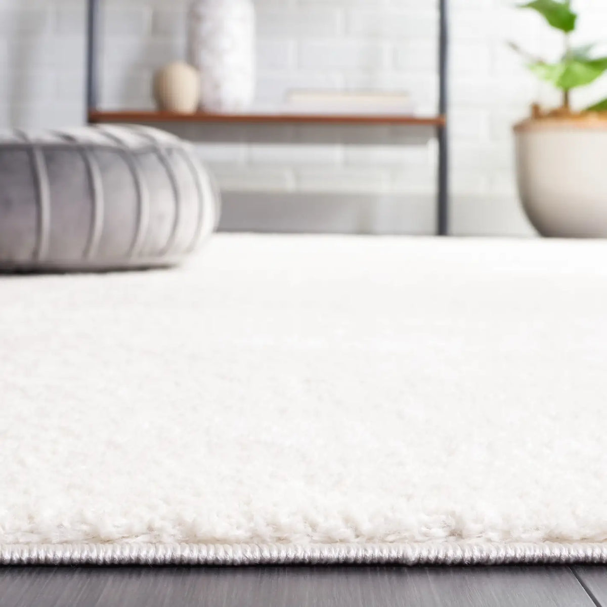 Safavieh Melody 4'-0" x 6'-0" Rug in Ivory