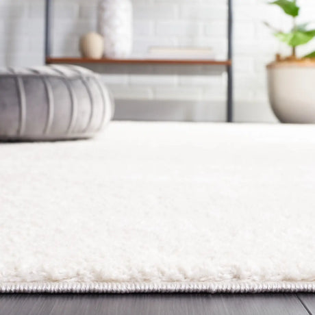 Safavieh Melody 4'-0" x 6'-0" Rug in Ivory