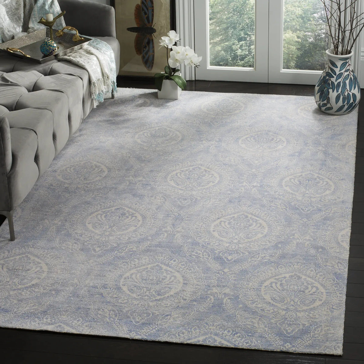 Safavieh Marbella 4'-0" x 6'-0" Rug in Blue / Ivory