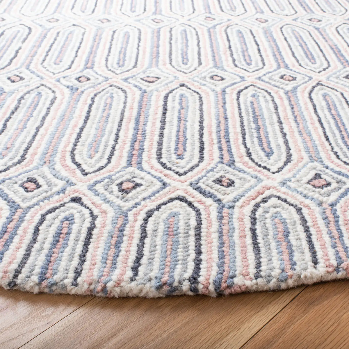 Safavieh Micro-Loop 5'-0" x 5'-0" Rug in Pink / Grey