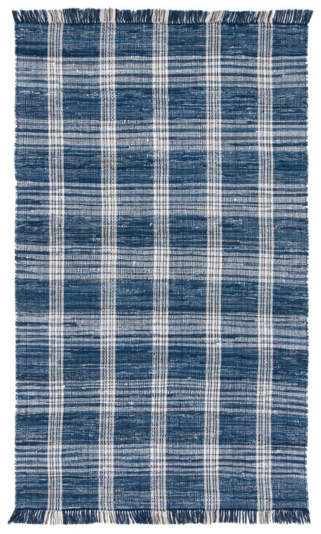 Safavieh Montauk 4'-0" x 6'-0" Rug in Blue / Beige