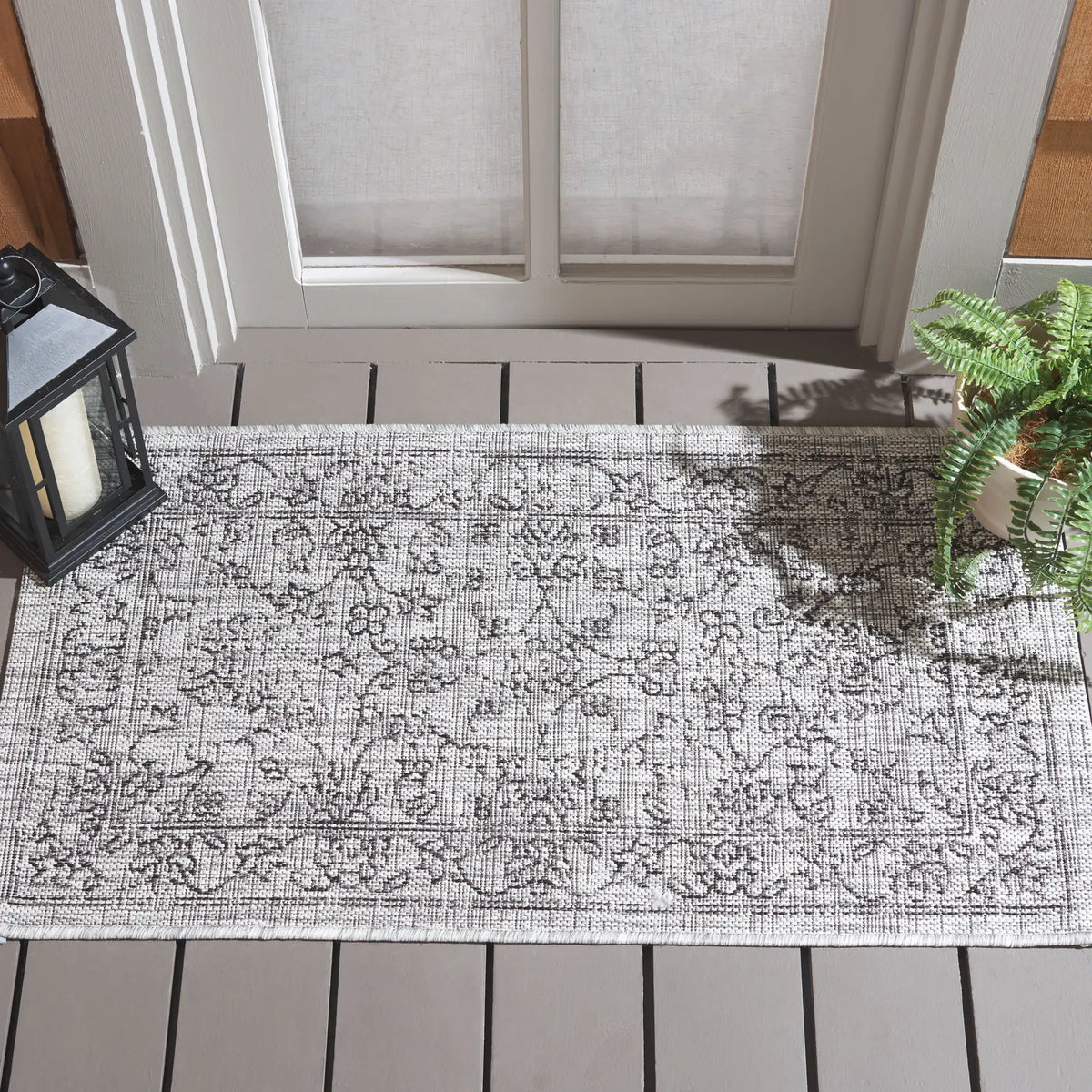 Safavieh Courtyard 2'-0" x 3'-7" Rug in Grey / Black