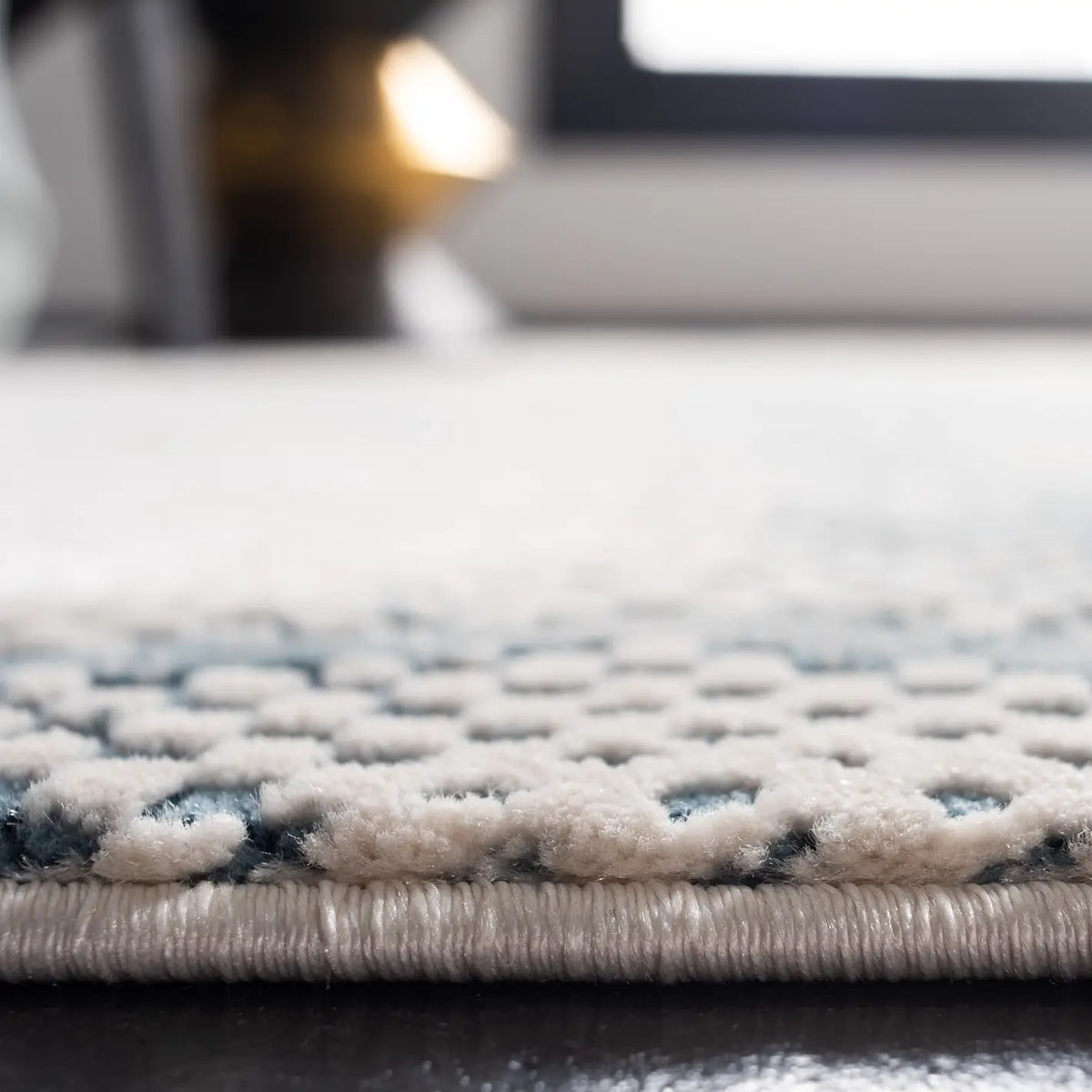 Safavieh Meadow 100 4'-0" x 6'-0" Rug in Turquoise / Ivory