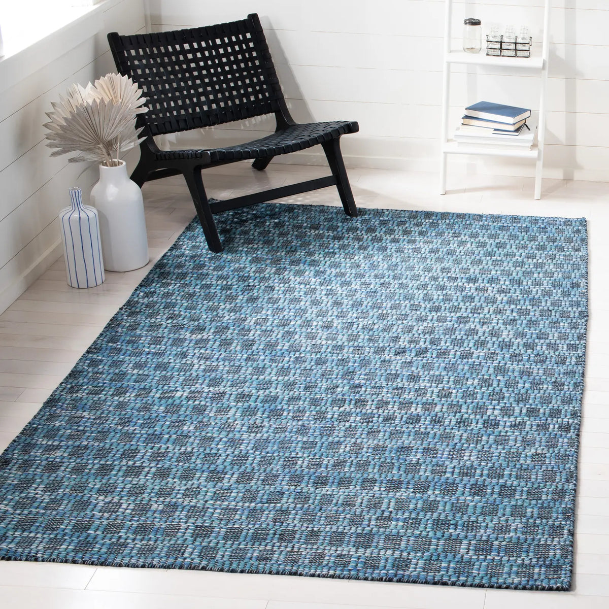 Safavieh Kilim 4'-0" x 6'-0" Rug in Blue / Black