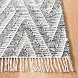 Safavieh Kilim 4'-0" x 6'-0" Rug in Black / Ivory