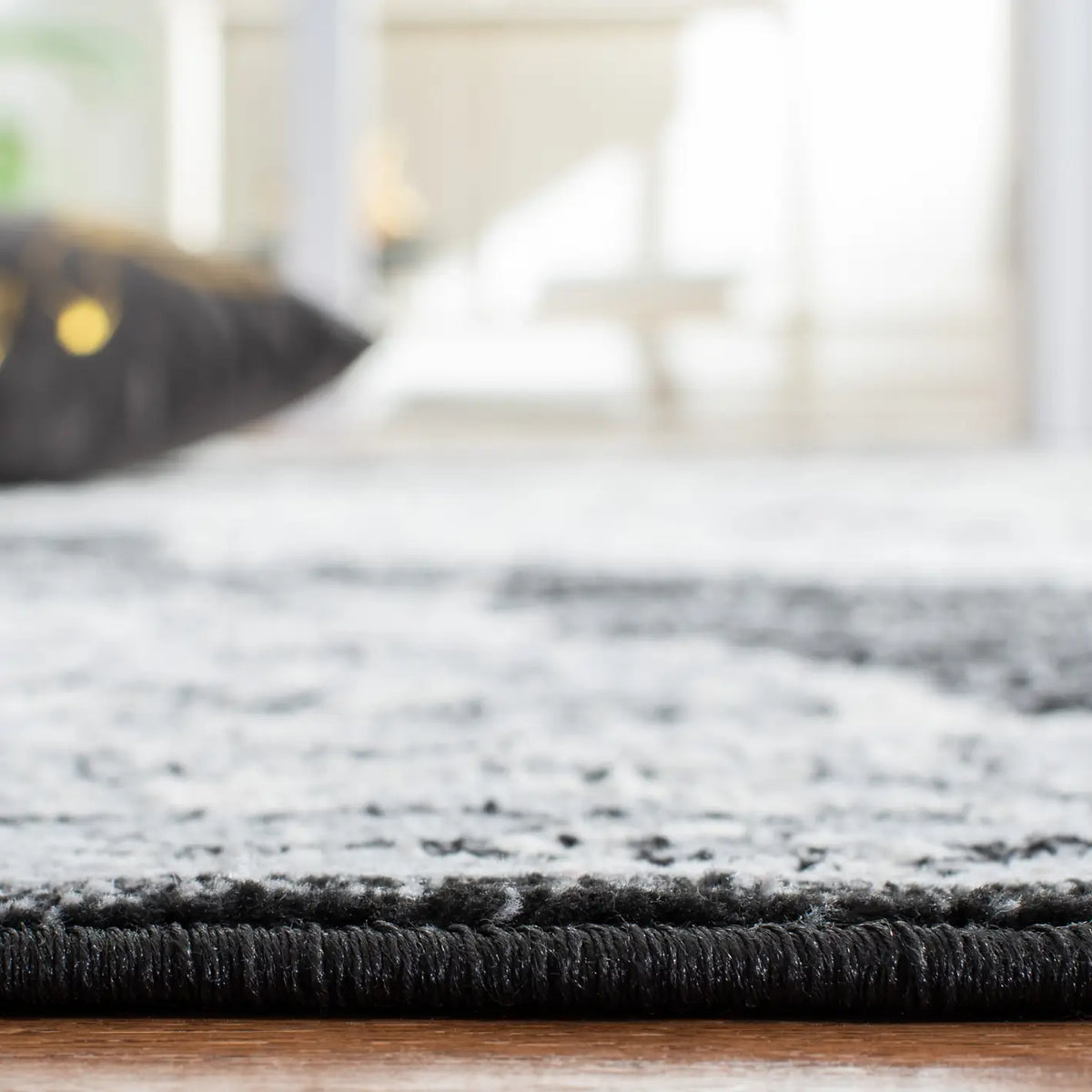 Safavieh Brentwood 4'-0" x 6'-0" Rug in Black / Grey