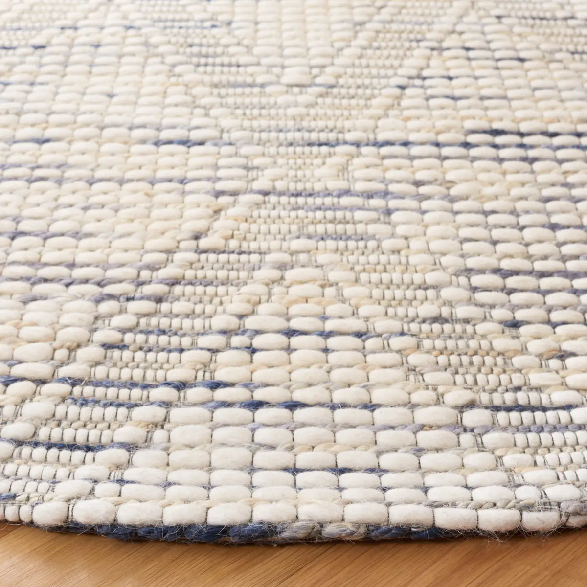 Safavieh Marbella 6'-0" x 6'-0" Rug in Ivory / Blue